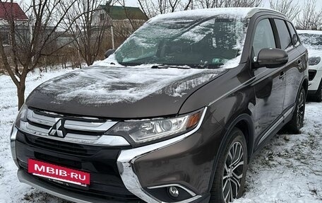 Mitsubishi Outlander III рестайлинг 3, 2018 год, 2 300 000 рублей, 9 фотография