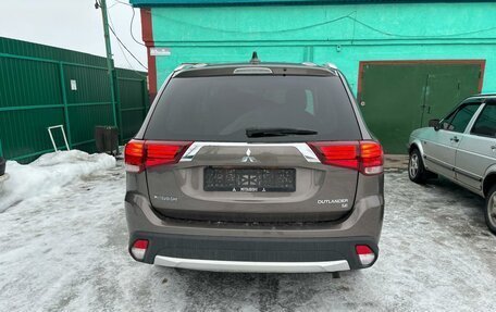 Mitsubishi Outlander III рестайлинг 3, 2018 год, 2 300 000 рублей, 10 фотография