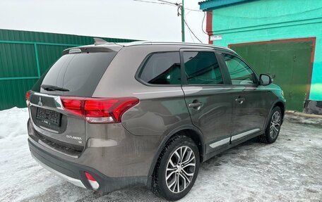 Mitsubishi Outlander III рестайлинг 3, 2018 год, 2 300 000 рублей, 16 фотография