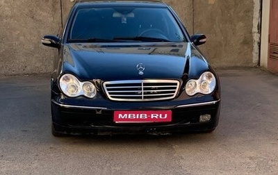 Mercedes-Benz C-Класс, 2005 год, 550 000 рублей, 1 фотография