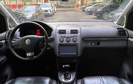 Volkswagen Touran III, 2007 год, 600 000 рублей, 11 фотография