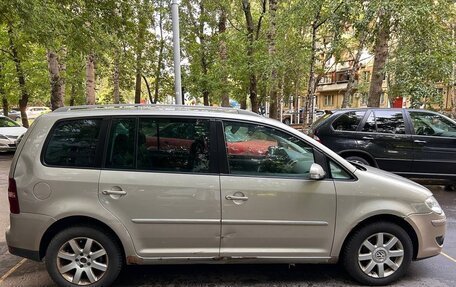 Volkswagen Touran III, 2007 год, 600 000 рублей, 10 фотография