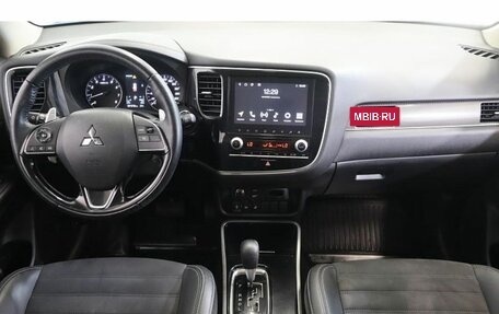 Mitsubishi Outlander III рестайлинг 3, 2021 год, 2 450 000 рублей, 11 фотография