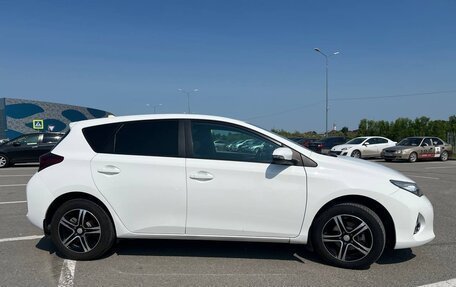Toyota Auris II, 2014 год, 1 580 000 рублей, 2 фотография