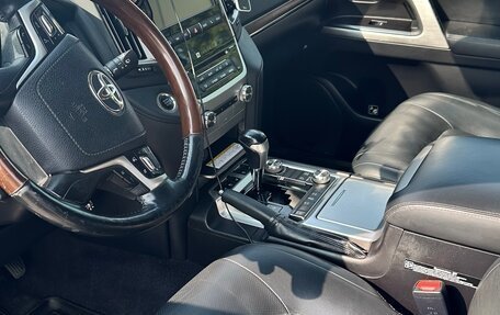 Toyota Land Cruiser 200, 2016 год, 4 200 000 рублей, 7 фотография