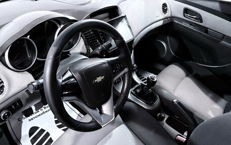 Chevrolet Cruze II, 2010 год, 549 000 рублей, 5 фотография