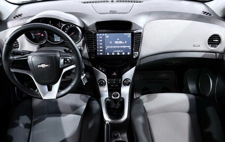 Chevrolet Cruze II, 2010 год, 549 000 рублей, 8 фотография