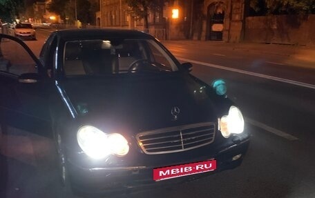 Mercedes-Benz C-Класс, 2005 год, 550 000 рублей, 3 фотография