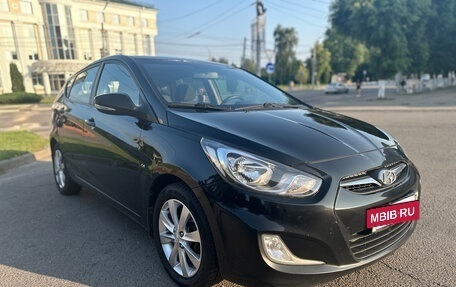 Hyundai Solaris II рестайлинг, 2011 год, 770 000 рублей, 2 фотография