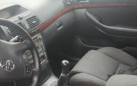 Toyota Avensis III рестайлинг, 2004 год, 550 000 рублей, 13 фотография