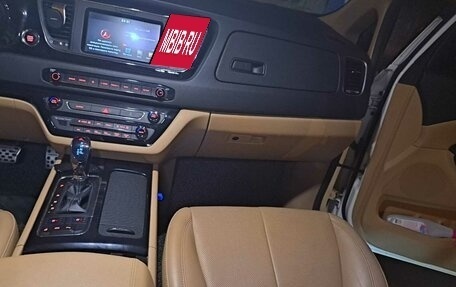 KIA Carnival III, 2017 год, 2 356 500 рублей, 14 фотография