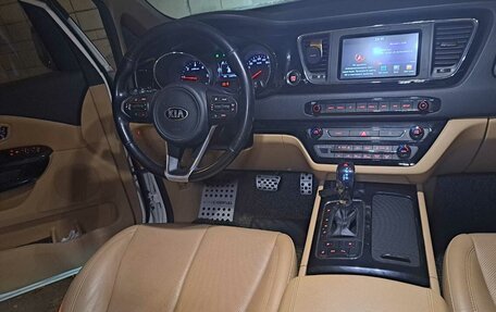 KIA Carnival III, 2017 год, 2 356 500 рублей, 27 фотография