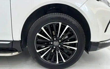 Toyota Venza, 2022 год, 3 550 000 рублей, 10 фотография
