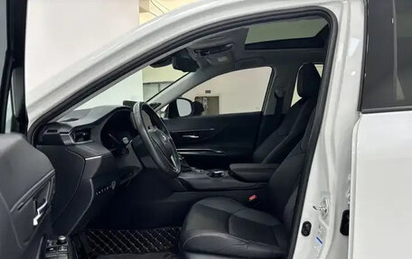 Toyota Venza, 2022 год, 3 550 000 рублей, 13 фотография