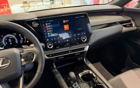 Lexus RX IV рестайлинг, 2024 год, 7 160 000 рублей, 9 фотография