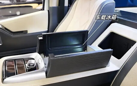 Toyota HiAce H300, 2022 год, 9 100 000 рублей, 9 фотография