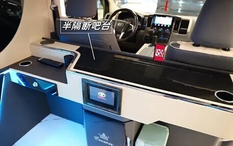 Toyota HiAce H300, 2022 год, 9 100 000 рублей, 12 фотография