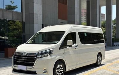 Toyota HiAce H300, 2022 год, 9 000 000 рублей, 1 фотография