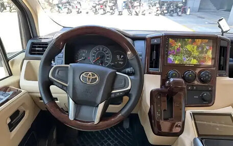 Toyota HiAce H300, 2022 год, 9 000 000 рублей, 9 фотография