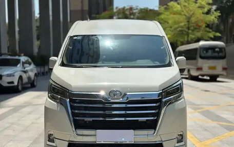 Toyota HiAce H300, 2022 год, 9 000 000 рублей, 3 фотография