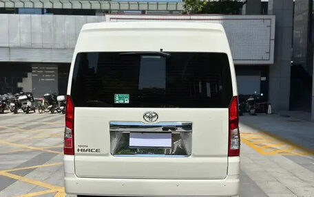 Toyota HiAce H300, 2022 год, 9 000 000 рублей, 4 фотография