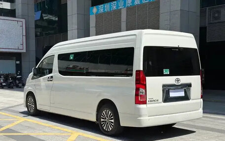 Toyota HiAce H300, 2022 год, 9 000 000 рублей, 5 фотография