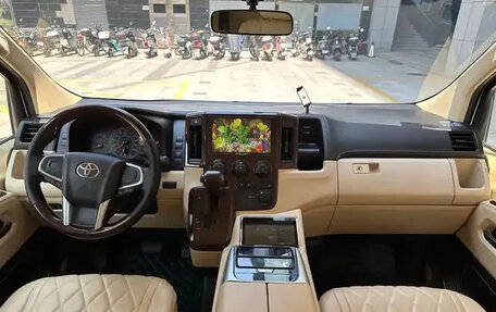 Toyota HiAce H300, 2022 год, 9 000 000 рублей, 8 фотография