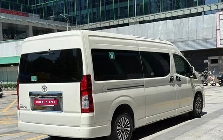 Toyota HiAce H300, 2022 год, 9 000 000 рублей, 6 фотография