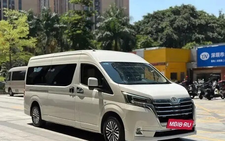 Toyota HiAce H300, 2022 год, 9 000 000 рублей, 2 фотография