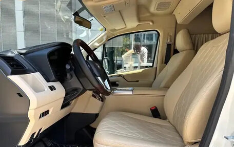 Toyota HiAce H300, 2022 год, 9 000 000 рублей, 11 фотография