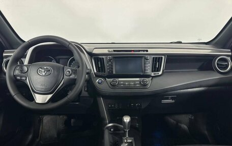 Toyota RAV4, 2017 год, 2 400 000 рублей, 7 фотография