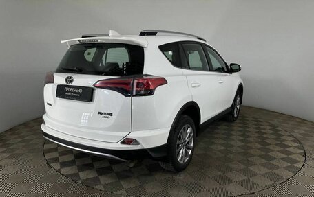 Toyota RAV4, 2017 год, 2 400 000 рублей, 6 фотография