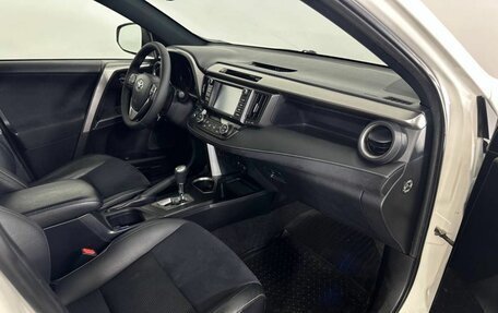 Toyota RAV4, 2017 год, 2 400 000 рублей, 14 фотография