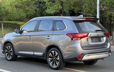 Mitsubishi Outlander III рестайлинг 3, 2021 год, 2 100 999 рублей, 4 фотография