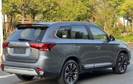 Mitsubishi Outlander III рестайлинг 3, 2021 год, 2 100 999 рублей, 5 фотография