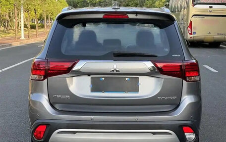 Mitsubishi Outlander III рестайлинг 3, 2021 год, 2 100 999 рублей, 6 фотография