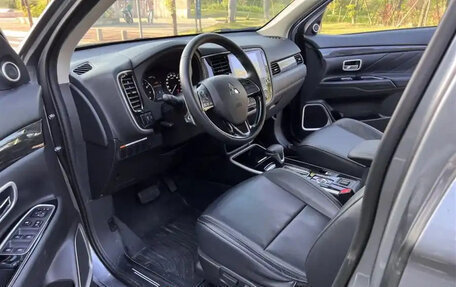 Mitsubishi Outlander III рестайлинг 3, 2021 год, 2 100 999 рублей, 10 фотография