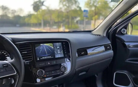 Mitsubishi Outlander III рестайлинг 3, 2021 год, 2 100 999 рублей, 12 фотография