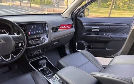 Mitsubishi Outlander III рестайлинг 3, 2021 год, 2 100 999 рублей, 14 фотография