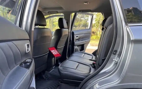 Mitsubishi Outlander III рестайлинг 3, 2021 год, 2 100 999 рублей, 13 фотография
