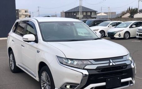 Mitsubishi Outlander III рестайлинг 3, 2021 год, 2 135 000 рублей, 4 фотография