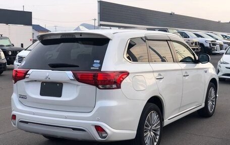 Mitsubishi Outlander III рестайлинг 3, 2021 год, 2 135 000 рублей, 5 фотография