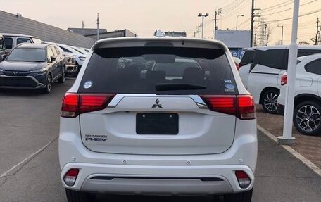 Mitsubishi Outlander III рестайлинг 3, 2021 год, 2 135 000 рублей, 6 фотография