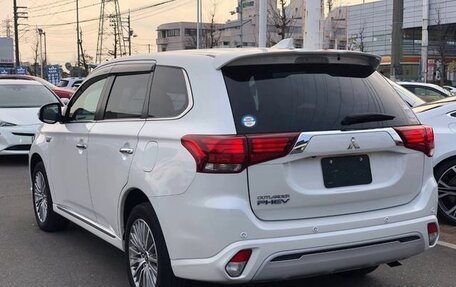 Mitsubishi Outlander III рестайлинг 3, 2021 год, 2 135 000 рублей, 7 фотография