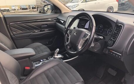 Mitsubishi Outlander III рестайлинг 3, 2021 год, 2 135 000 рублей, 11 фотография