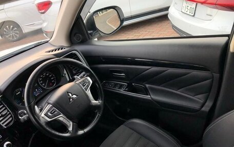 Mitsubishi Outlander III рестайлинг 3, 2021 год, 2 135 000 рублей, 12 фотография