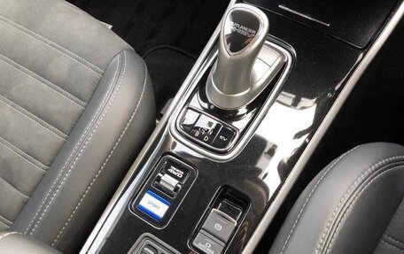 Mitsubishi Outlander III рестайлинг 3, 2021 год, 2 135 000 рублей, 21 фотография