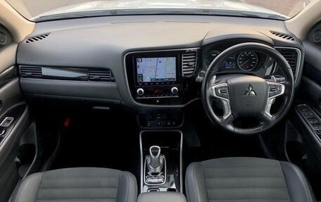 Mitsubishi Outlander III рестайлинг 3, 2021 год, 2 135 000 рублей, 22 фотография