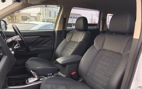 Mitsubishi Outlander III рестайлинг 3, 2021 год, 2 135 000 рублей, 24 фотография