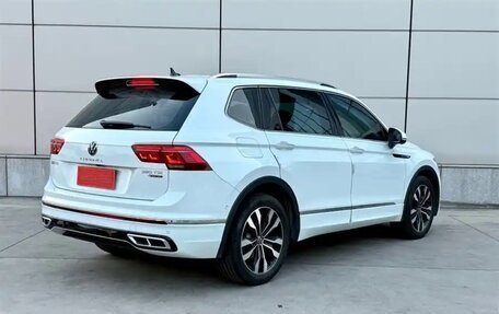 Volkswagen Tiguan II, 2022 год, 2 950 000 рублей, 4 фотография